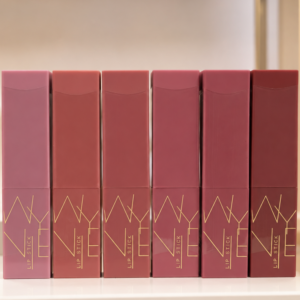 Creamy matte κραγιόν σε 6 αποχρώσεις με βελούδινο τελείωμα και κρεμώδη υφή