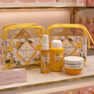 Luminous Bloom Travel Kit by vv love με νεσεσέρ