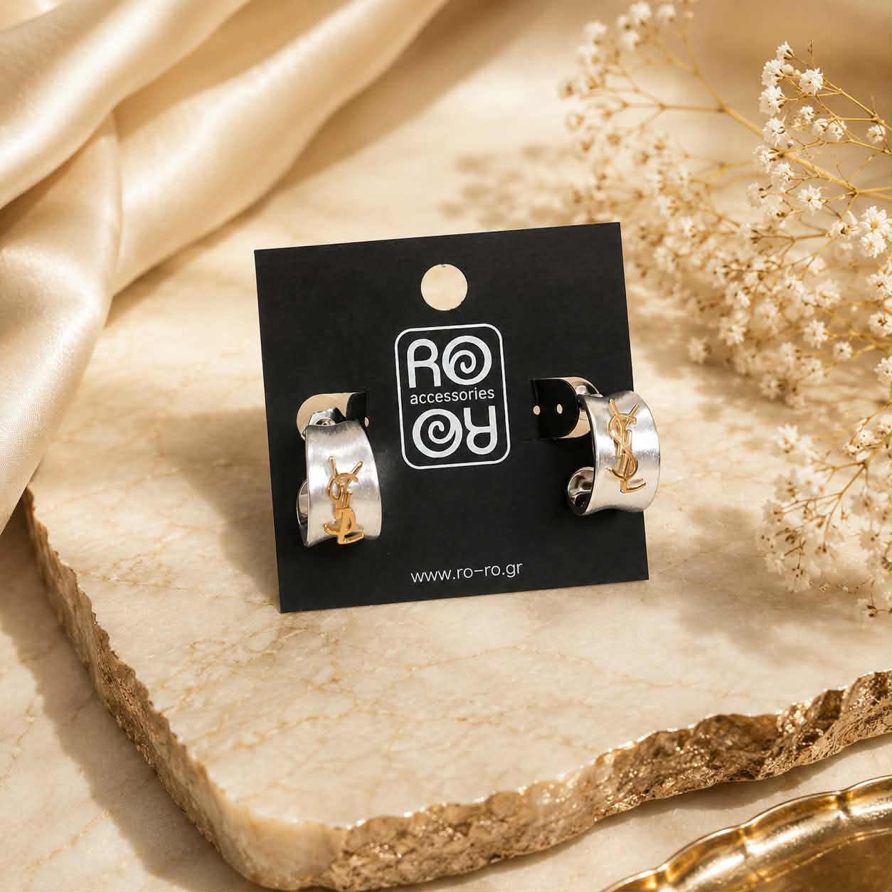 RO Accessories Σκουλαρίκια Monogram Ασημί με Χρυσή Λεπτομέρεια